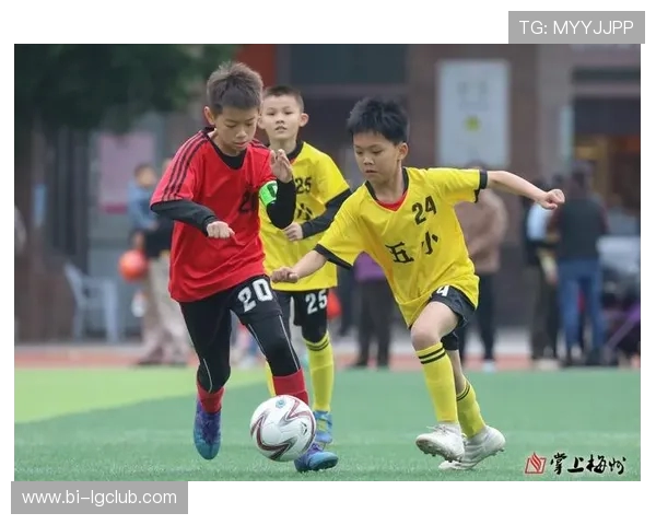 梅州五华横陂足球比赛激烈展开 本地球队奋力拼搏展现青春风采